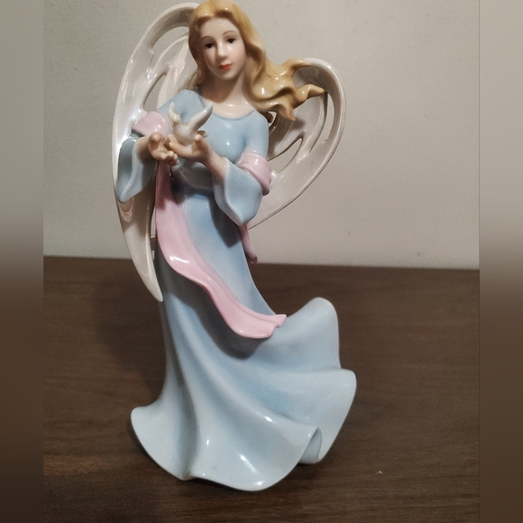 Heavenly Touch porcelain Angel Figurine - Picture 2 of 10